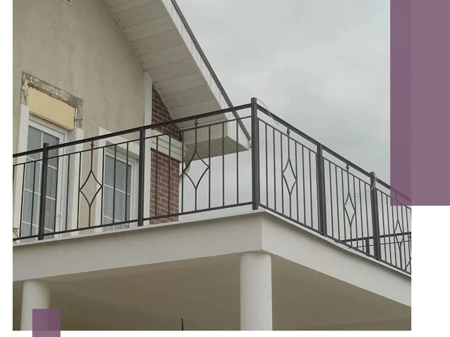 Изготовление балконных ограждений в Красноярске из металла и стекла