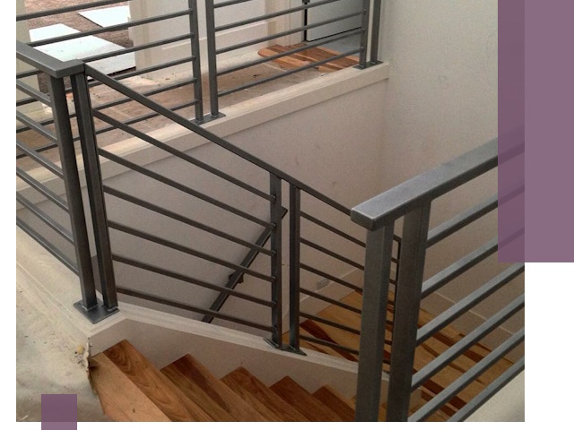 Изготовление поручней из металла и дерева в Красноярске